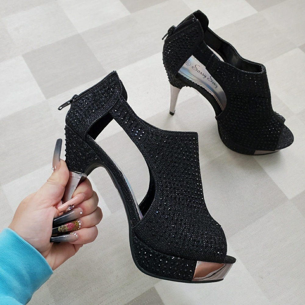 Heels - Picture 5 of 6